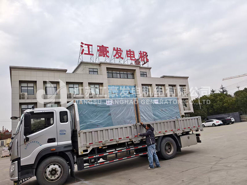 两台100kW康明斯动力柴油发电机组发货